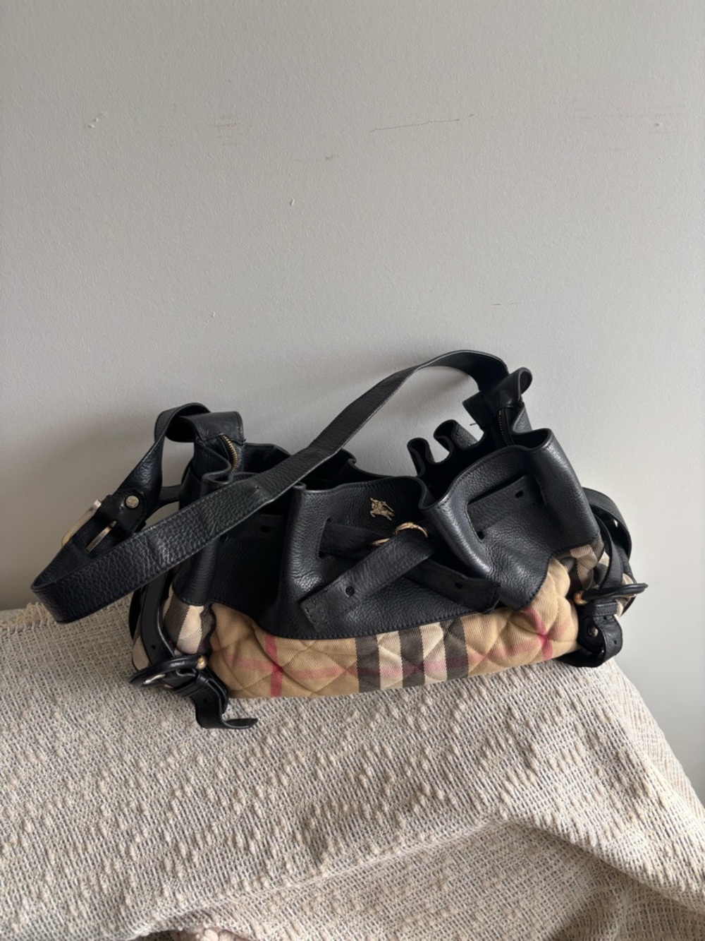 Authentic Burberry Classic Black Leather Vintage Shoulder Bag - Picture 5 of 11